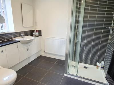 EN SUITE SHOWER ROOM